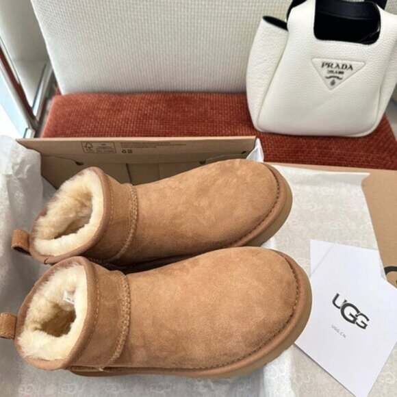 UGG Classic Ultra Mini Boots - Picture 2 of 9
